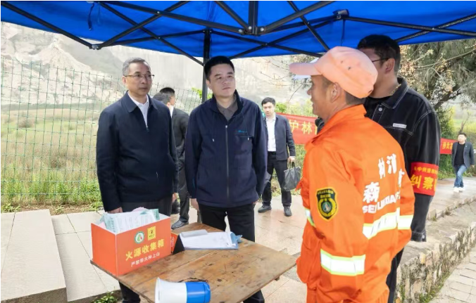 区领导开展节前森林防火和安全生产检查